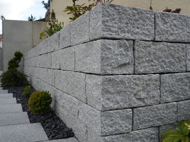 Natursteinmauer aus Granit
