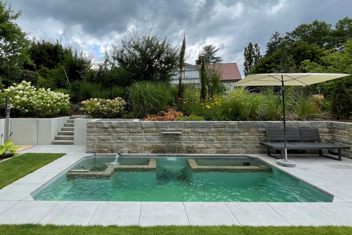 Pool im Garten