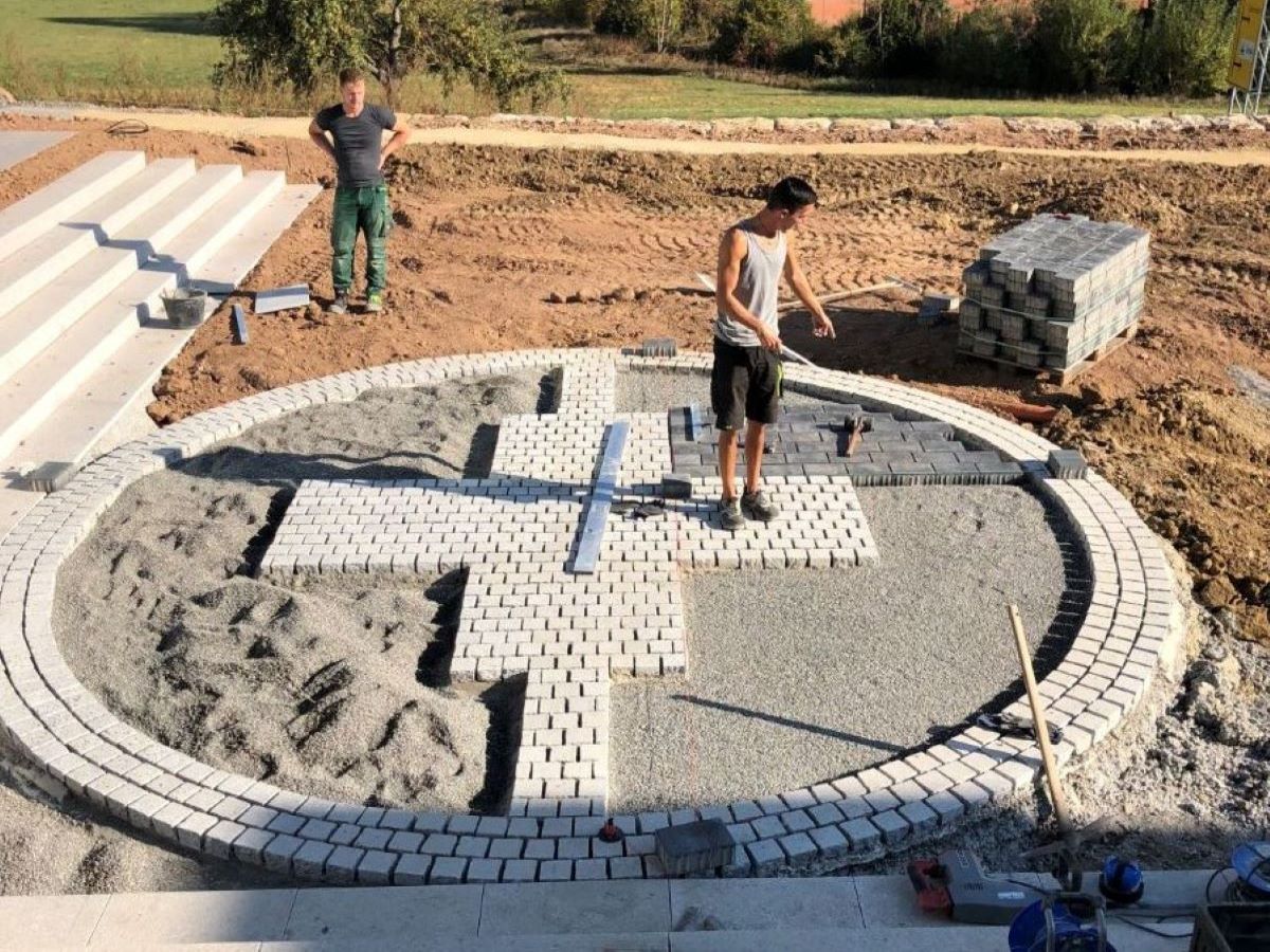 Schust Garten- und Landschaftsbau bei der Arbeit