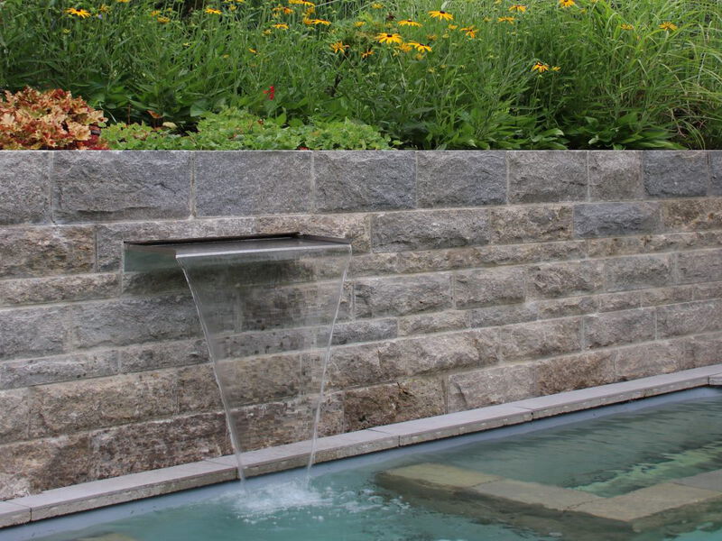 Wasserschütte aus Muschelkalk
